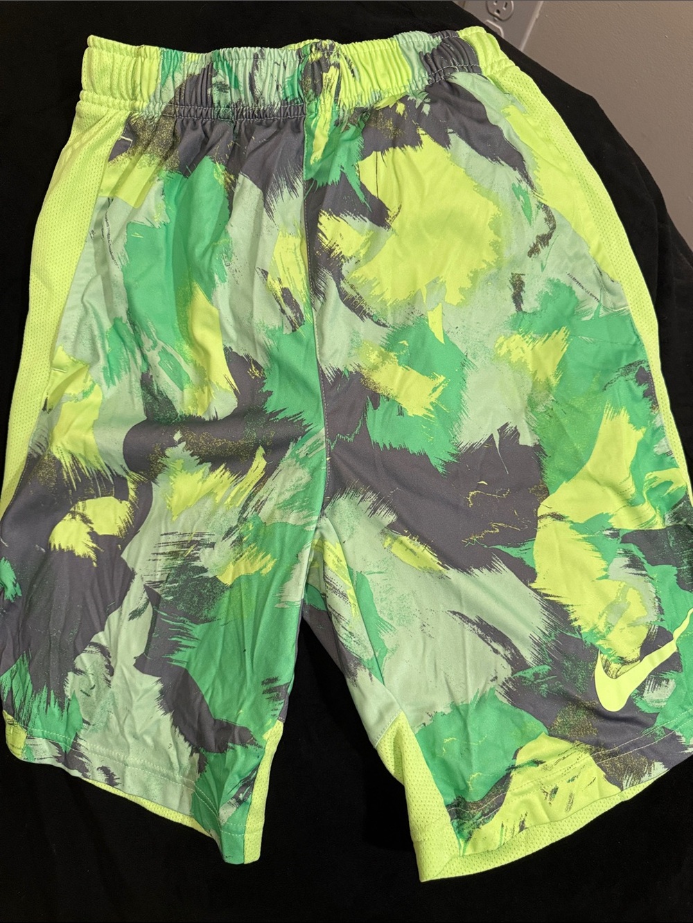 Boys Nike shorts sz L